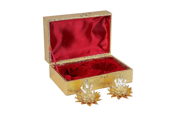 Laxmi_Ganesha_Idols_White_And_Gold_For_Living_Room,_Pooja_Mandir,_Gifting_Idols
