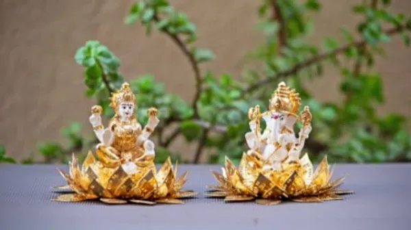 Laxmi_Ganesha_Idols_White_And_Gold_For_Living_Room,_Pooja_Mandir,_Gifting_Idols