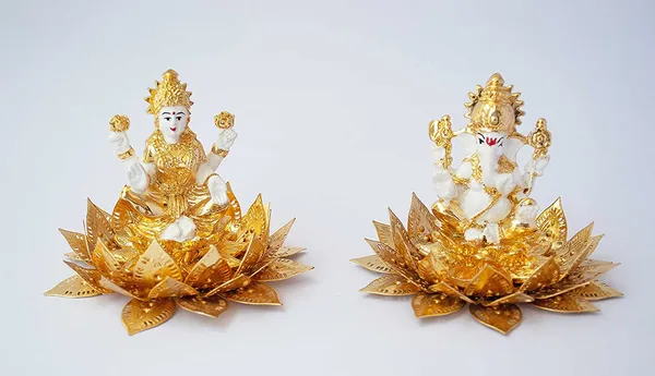 Laxmi_Ganesha_Idols_White_And_Gold_For_Living_Room,_Pooja_Mandir,_Gifting_Idols
