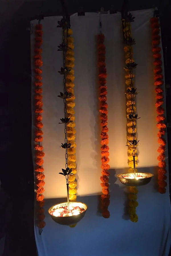 Bronze_Antique_Hanging_Urli_Set_of_2_Pcs_Antique_Finish,_Anjali_Diya,_Indian_Handicraft_Gift,_Home_Decor,_Mandir_Deocration_Item_by_,Mild_Steel
