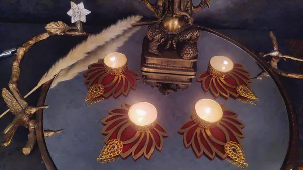 Lotus_Tealight_Candle_Holder_for_Home_Decor_and_Special_Occasions_(Pack_of_4_pcs)_(RED)
