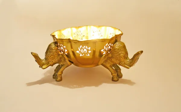 Gold_Lotus_Cutting_Urli_Bowl_Wax_Filled_In_Non_Rusting_Urli_(Pack_of_1)