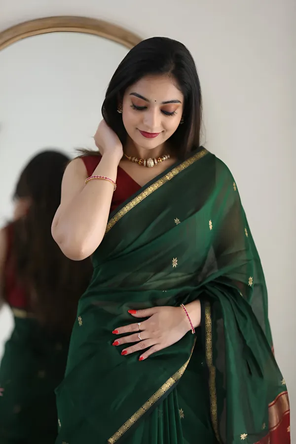 https://cdn-image.blitzshopdeck.in/ShopdeckCatalogue/tr:f-webp,w-600,fo-auto/65e1b534eddd14767aed70e6/media/Solid_Plain_Banarasi_Pure_Silk_Saree___Green__ZZL7VK3MD5_2024-04-15_1.jpeg__Aura Silk