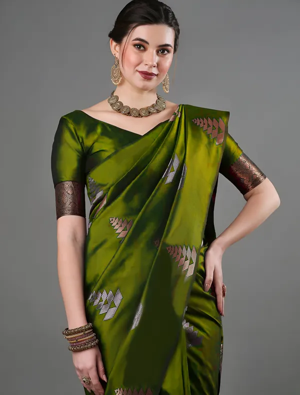 https://cdn-image.blitzshopdeck.in/ShopdeckCatalogue/tr:f-webp,w-600,fo-auto/65e1b534eddd14767aed70e6/media/ehendi_Soft_Silk_Saree_For_Women__MXVO5QTA3F_2024-04-04_1.jpeg__Aura Silk