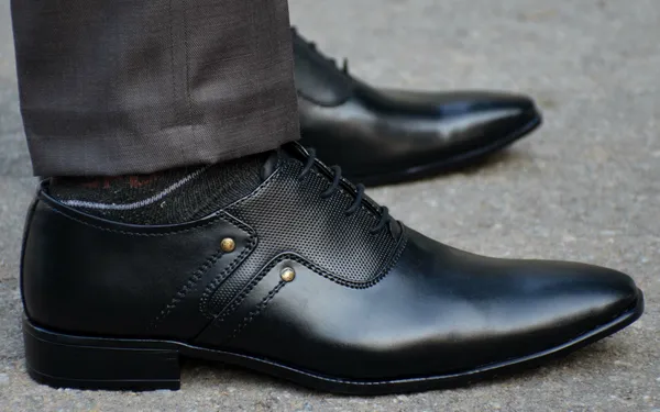 Black_Synthetic_Leather_Lace-Ups_Oxford_For_Men