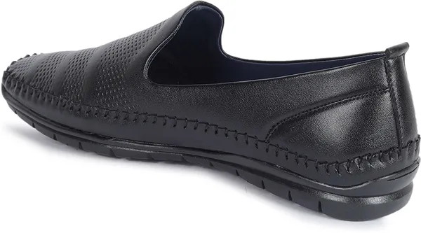 Black_Synthetic_Leather_Slip-On_Jutis_For_Men