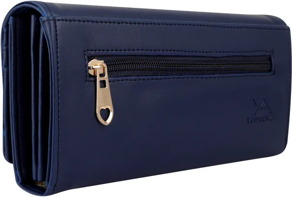Blue_Hand_Clutch_Bag_For_Casual,_Party,_And_Formal_Occasions