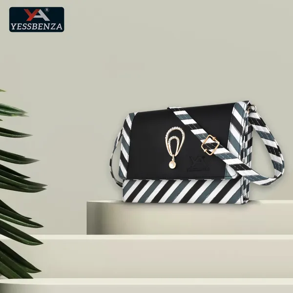 Black_Printed_Synthetic_Leather_Casual_Satchel_With_Detachable_Strap