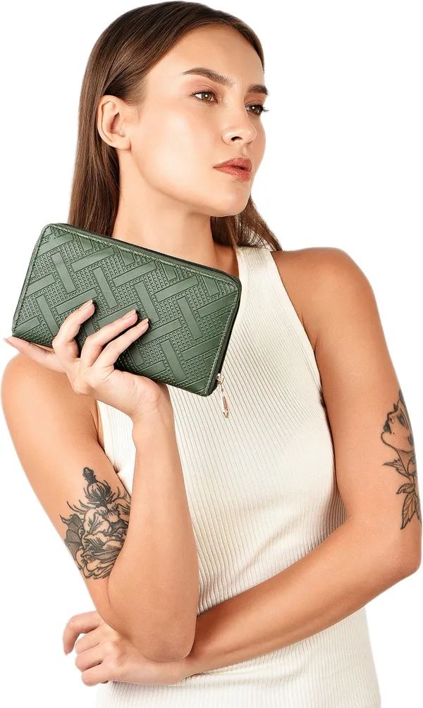 Red_Alluring_Women_Casual_Clutch_With_Synthetic_Leathers_And_Zip_Closer