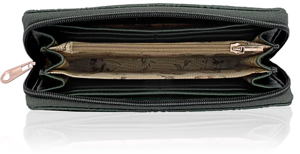 Red_Alluring_Women_Casual_Clutch_With_Synthetic_Leathers_And_Zip_Closer