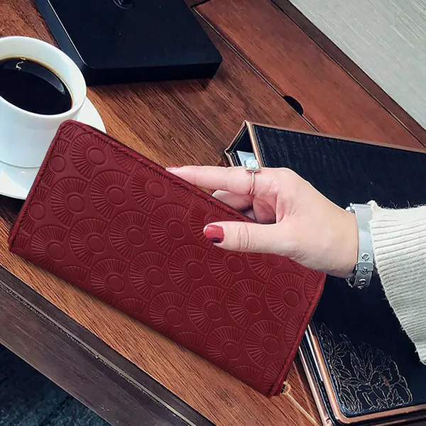 Maroon_Handbags_For_Ladies_In_Casual,_Party,_Formal,_Sports