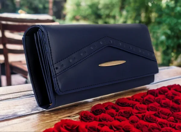 Blue_Hand_Clutch_Bag_For_Casual,_Party,_And_Formal_Occasions