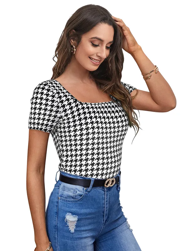 White_Polyester_Knitting_T-Shirt_for_Women