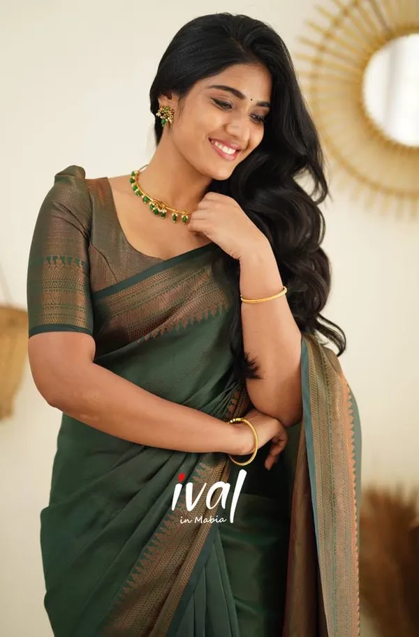 Green__Woven_Jacquard__Saree_With_Unstitched_Blouse