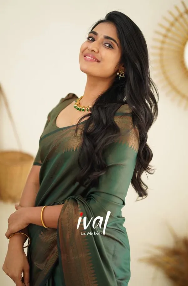 Green__Woven_Jacquard__Saree_With_Unstitched_Blouse