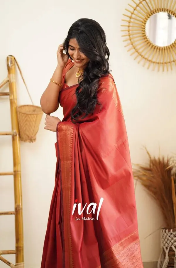 Red__Woven_Jacquard__Saree_With_Unstitched_Blouse
