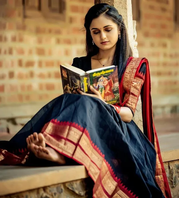 Black_Kanjiveram_Silk_Zari_Lehenga_With_Blouse_Along_With_Banarsi_Silk_Dupatta