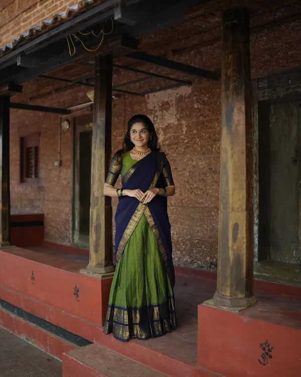 Green_Kanjiveram_Silk_Zari_Lehenga_With_Blouse_Along_With_Banarsi_Silk_Dupatta