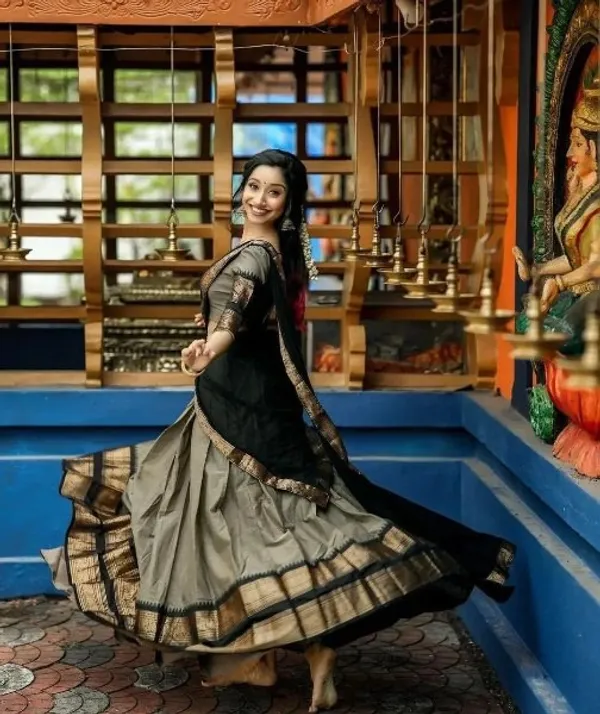 Grey_Kanjiveram_Silk_Zari_Lehenga_With_Blouse_Along_With_Banarsi_Silk_Dupatta