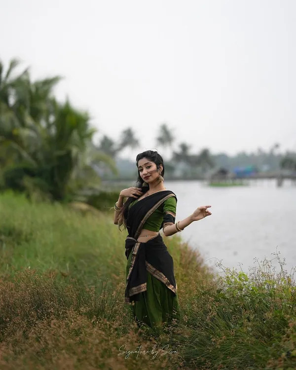 Green_Kanjiveram_Silk_Zari_Lehenga_With_Blouse_Along_With_Banarsi_Silk_Dupatta