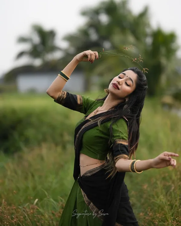 Green_Kanjiveram_Silk_Zari_Lehenga_With_Blouse_Along_With_Banarsi_Silk_Dupatta