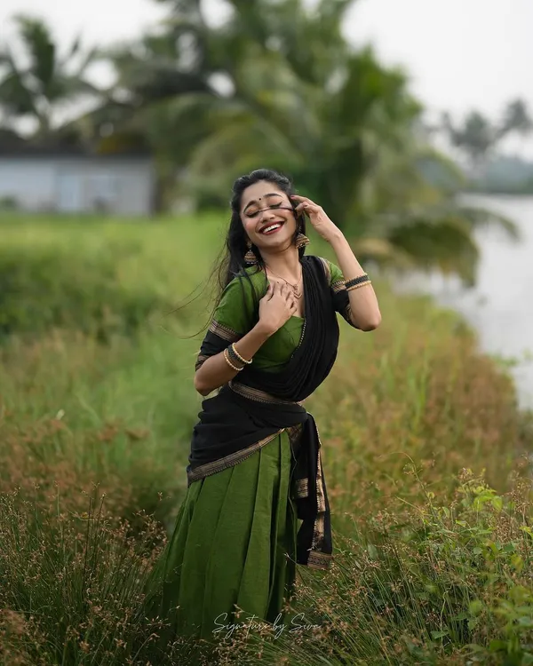 Green_Kanjiveram_Silk_Zari_Lehenga_With_Blouse_Along_With_Banarsi_Silk_Dupatta