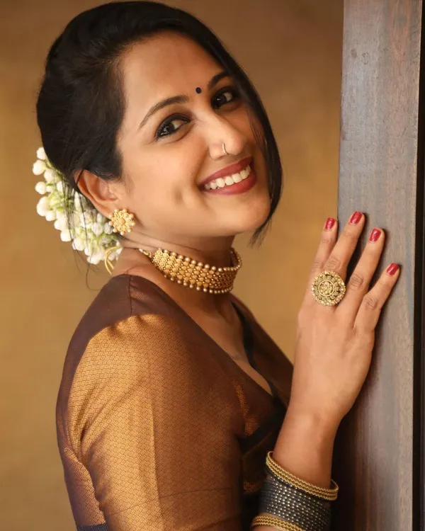 Black__Woven_Jacquard__Saree_With_Unstitched_Blouse