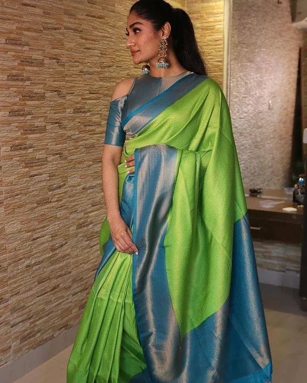 Perrot__Woven_Banarasi_Jacquard__Saree_With_Unstitched_Blouse