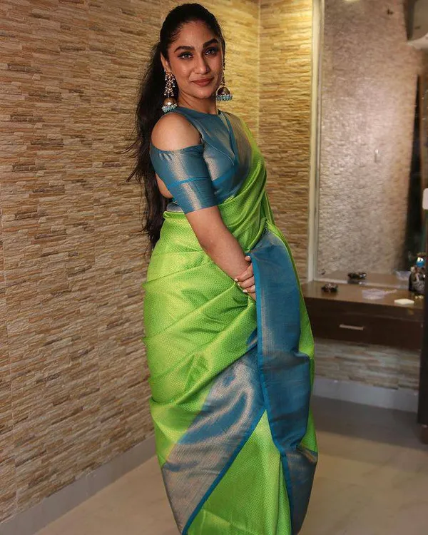 Perrot__Woven_Banarasi_Jacquard__Saree_With_Unstitched_Blouse