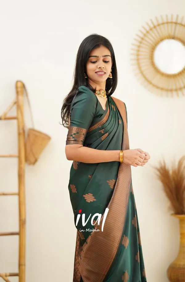 Green__Woven_Jacquard__Saree_With_Unstitched_Blouse