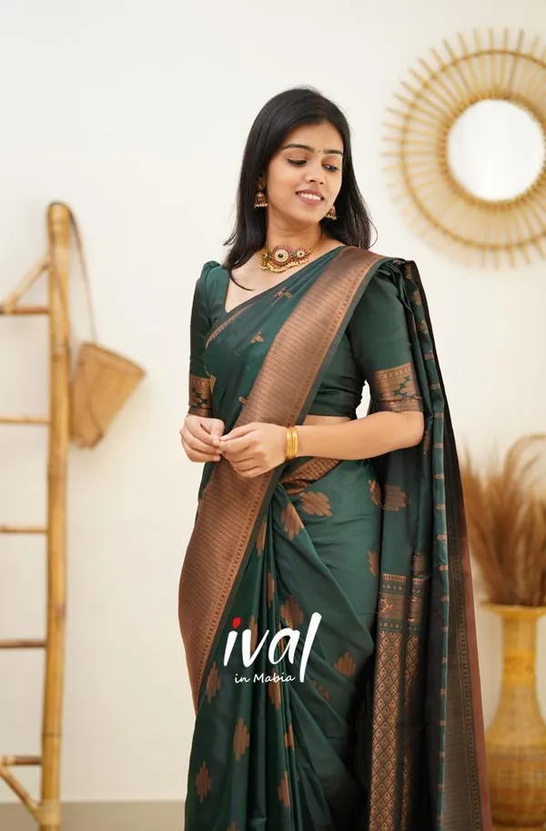 Green__Woven_Jacquard__Saree_With_Unstitched_Blouse