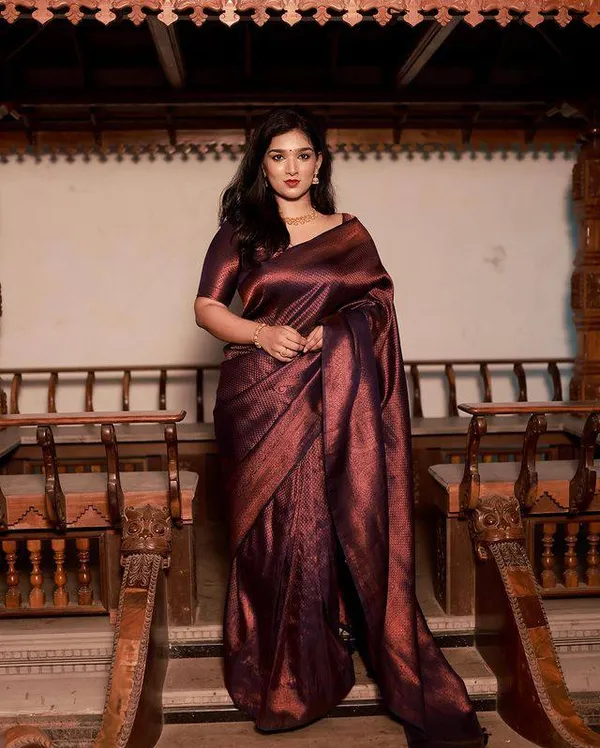 Navy_Blue_N__Woven_Kanjivaram_Banarasi_Jacquard__Saree_With_Unstitched_Blouse