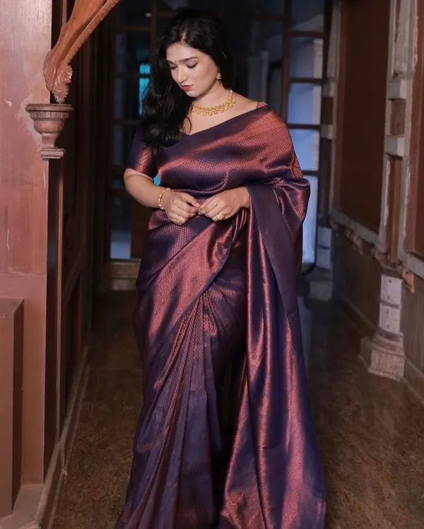 Navy_Blue_N__Woven_Kanjivaram_Banarasi_Jacquard__Saree_With_Unstitched_Blouse