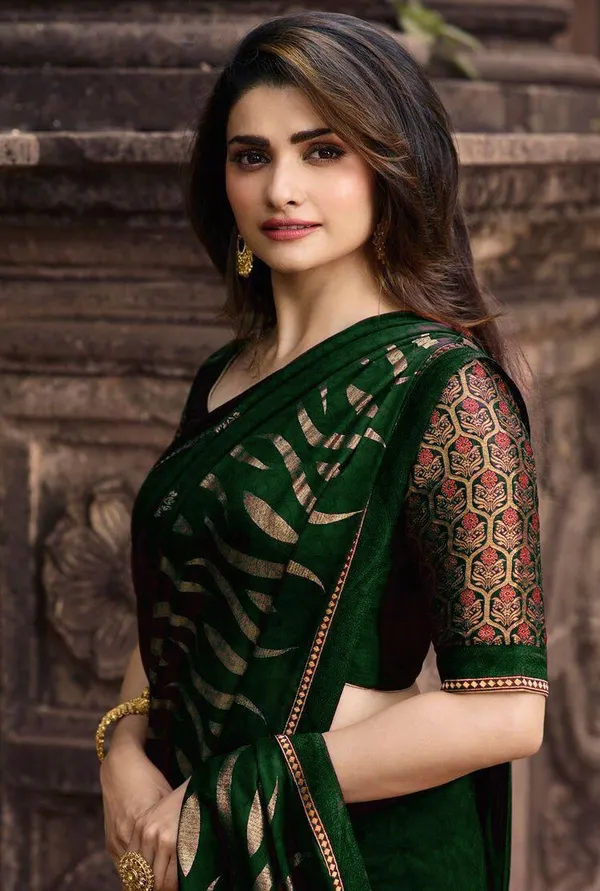 Green_Woven_Jacquard_Soft_Silk__Saree_With_Unstitched_Blouse