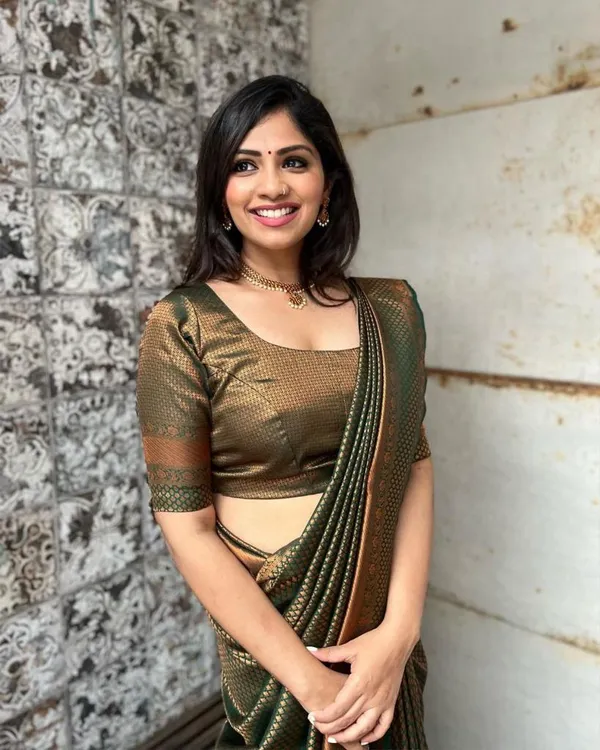 Green_Woven_Kanjivaram_Soft_Silk__Saree_With_Unstitched_Blouse