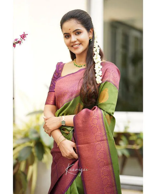 Greeen__Woven_Jacquard__Saree_With_Unstitched_Blouse
