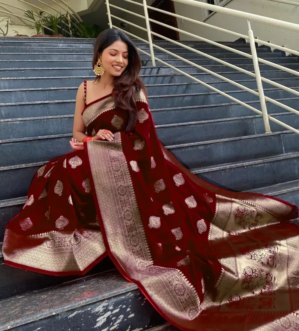 Maroon_Woven_Kanjivaram_Soft_Silk__Saree_With_Unstitched_Blouse