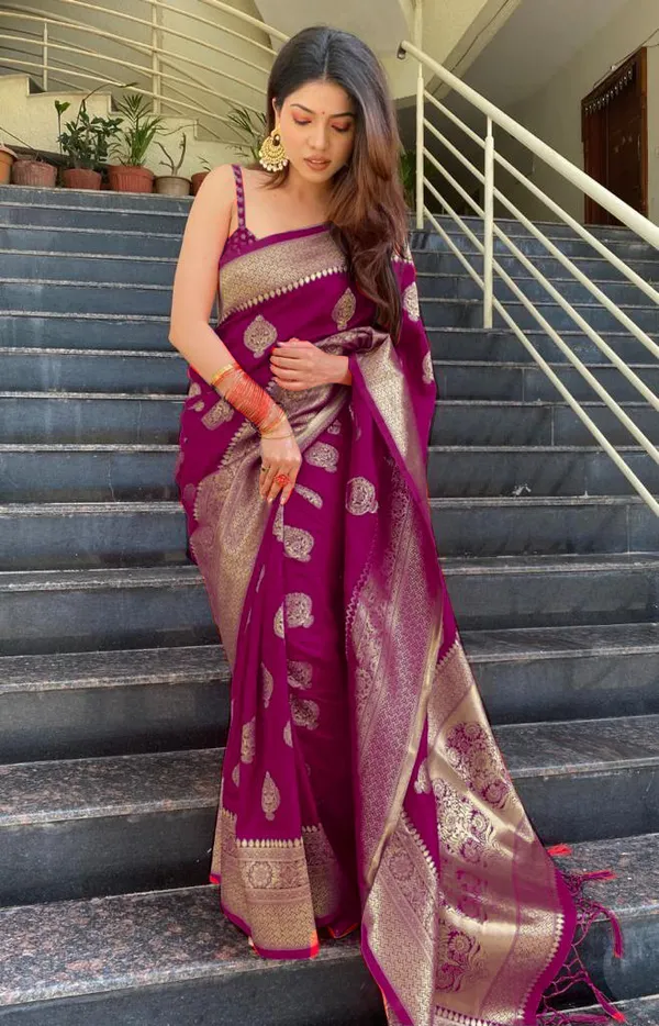 Purple_Woven_Jacquard_Soft_Silk__Saree_With_Unstitched_Blouse