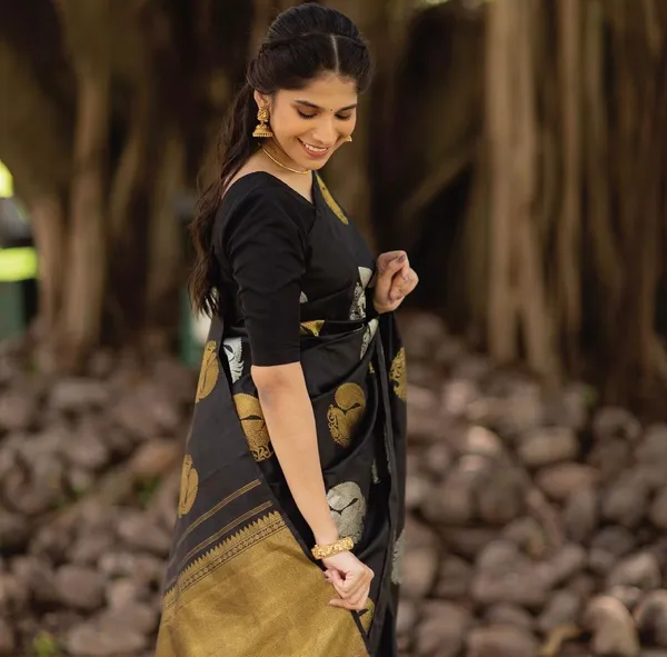 Black__Woven_Jacquard__Saree_With_Unstitched_Blouse