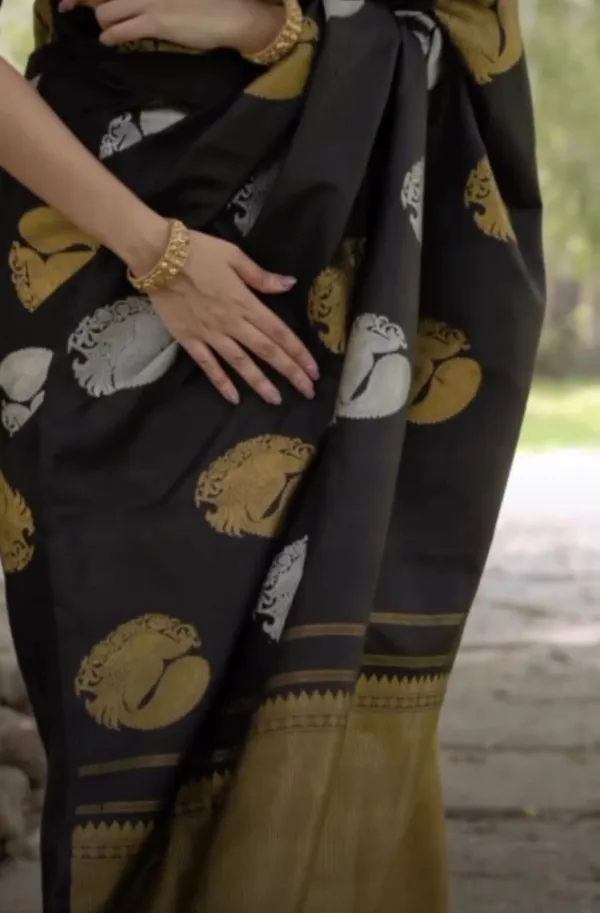 Black__Woven_Jacquard__Saree_With_Unstitched_Blouse