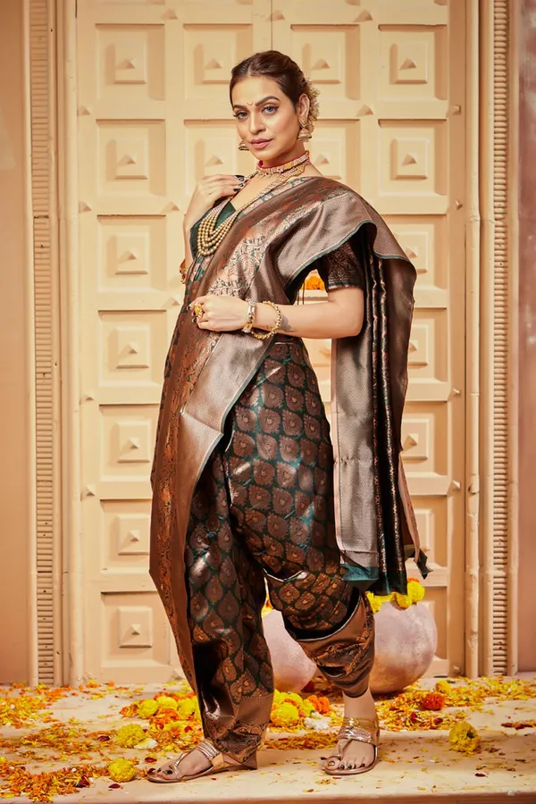 Green__Woven_Jacquard__Saree_With_Unstitched_Blouse