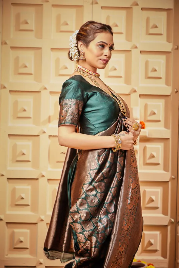 Green__Woven_Jacquard__Saree_With_Unstitched_Blouse