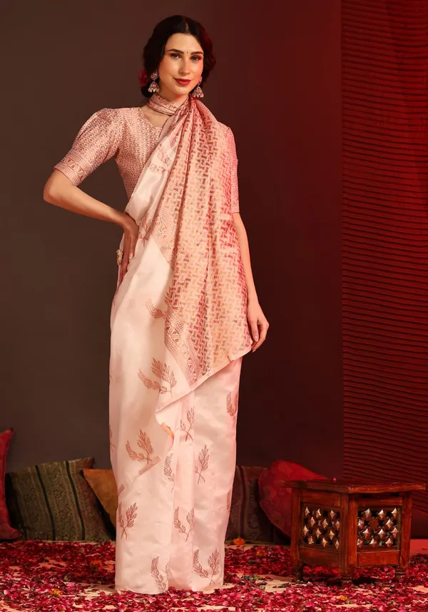 Cream-01_Cream-01_Woven_Kanjivaram_Banarasi_Jacquard__Saree_With_Unstitched_Blouse