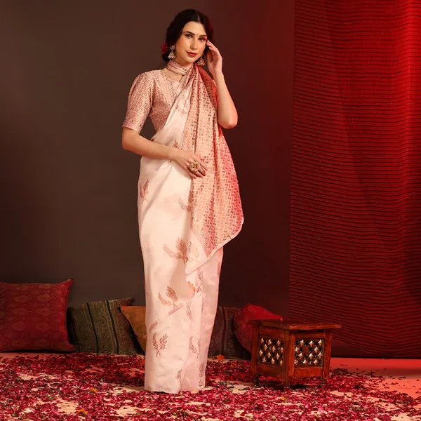 Cream-01_Cream-01_Woven_Kanjivaram_Banarasi_Jacquard__Saree_With_Unstitched_Blouse