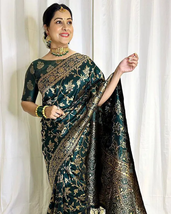 Green__Woven_Jacquard__Saree_With_Unstitched_Blouse