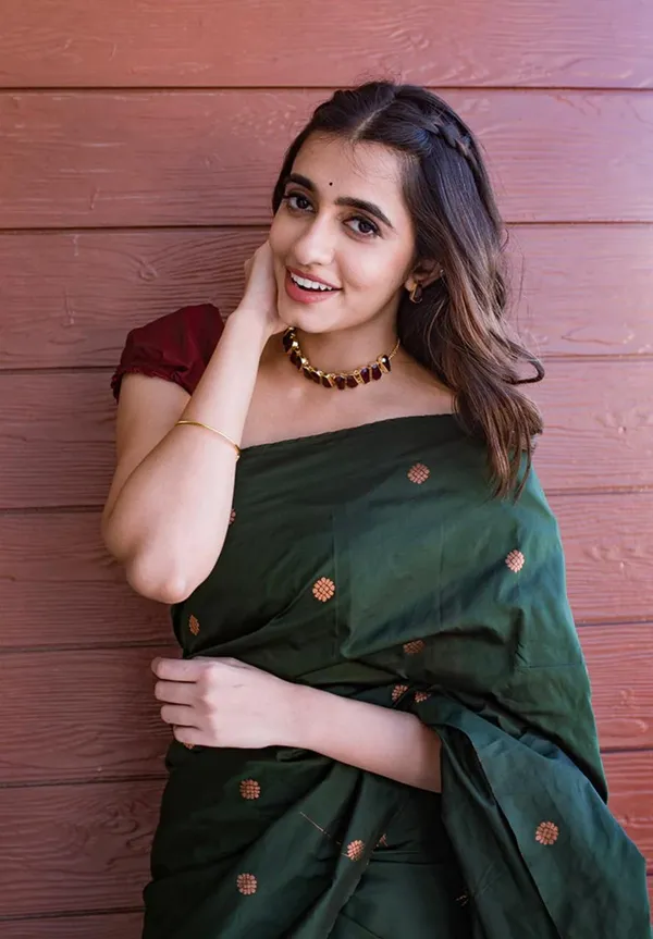 Green__Woven_Jacquard__Saree_With_Unstitched_Blouse