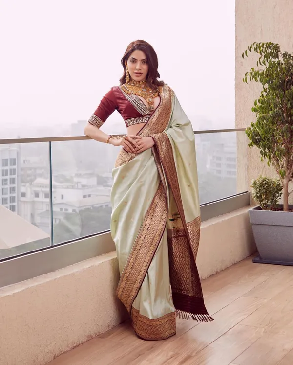 Cream_Woven_Banarasi_Soft_Silk__Saree_With_Unstitched_Blouse