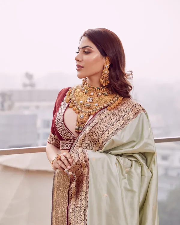 Cream_Woven_Banarasi_Soft_Silk__Saree_With_Unstitched_Blouse