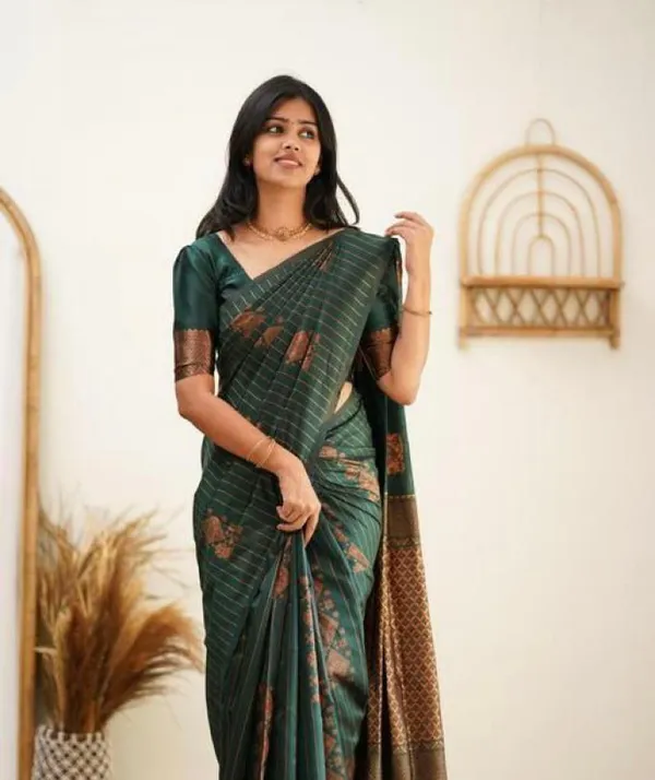 Green__Woven_Banarasi_Jacquard__Saree_With_Unstitched_Blouse