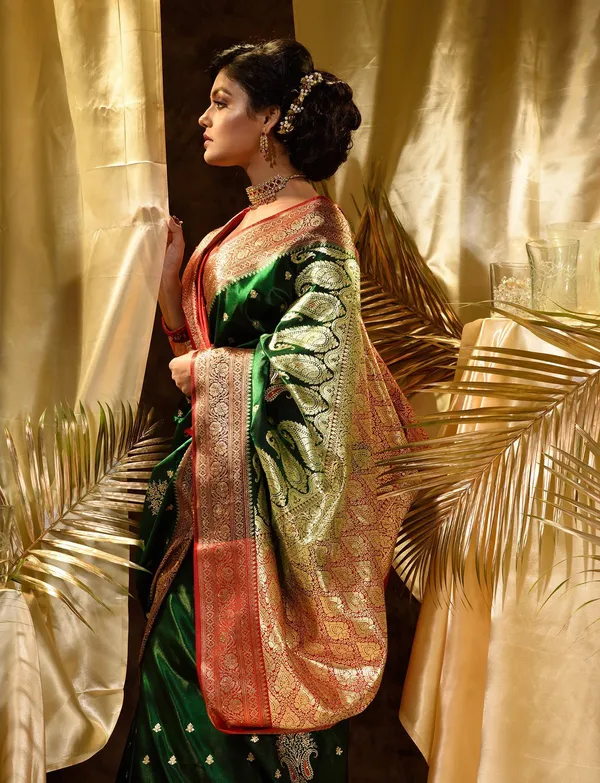 Green__Woven_Kanjivaram__Saree_With_Unstitched_Blouse
